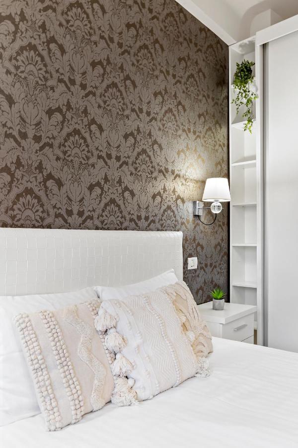 City Heart Retreat Elegant Apartment Bucharest Exterior photo